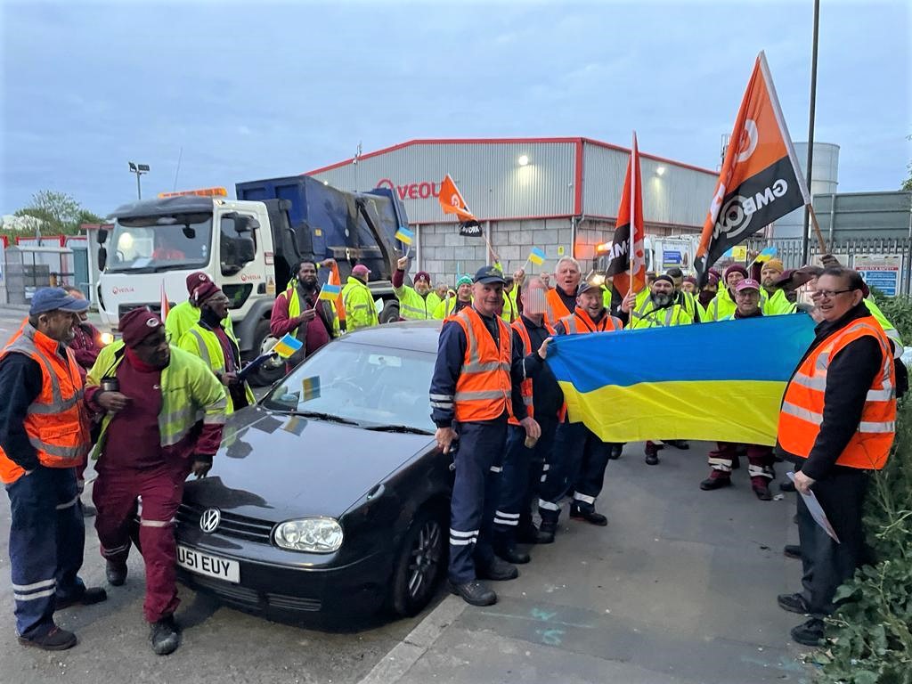 Camden and Westminster Veolia refuse workers rally to send message of support to fellow trade union brothers and sisters in Ukraine